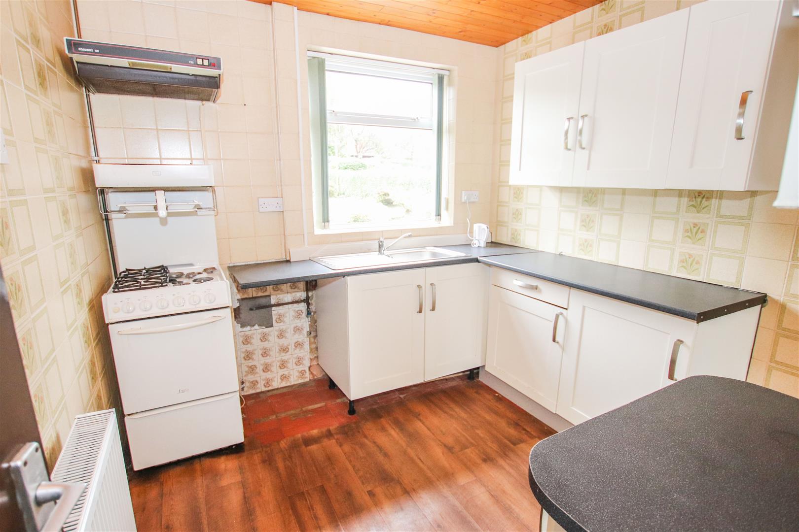 FITTED KITCHEN